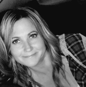 Meet your Posher, Adrienne